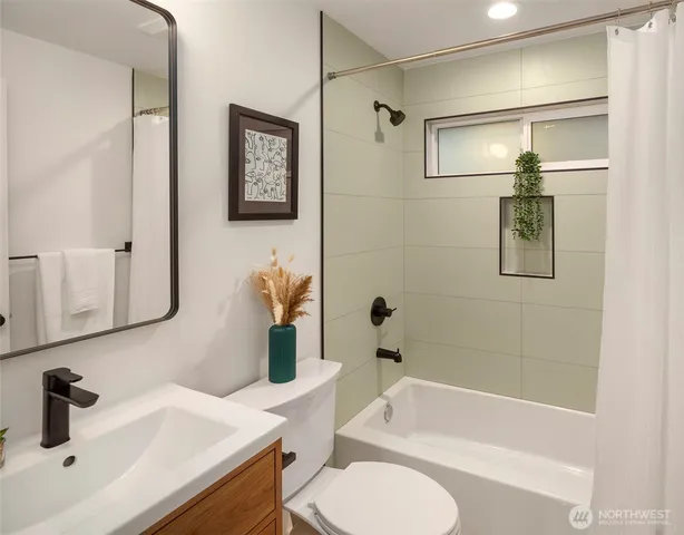 $1,095,000 | 10541 Ashworth Avenue North, Seattle, WA 98133