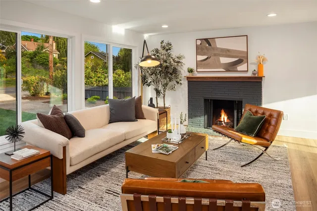 $1,095,000 | 10541 Ashworth Avenue North, Seattle, WA 98133