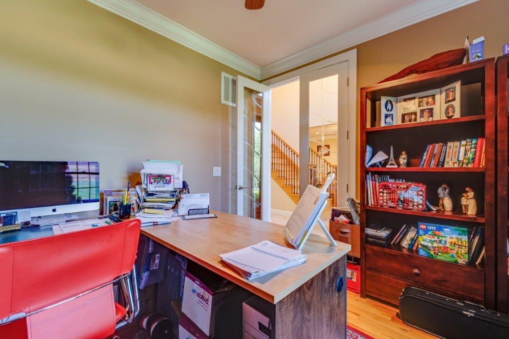 61 Bridgewater Road Bridgewater, VA 22812 - Photo 31 of 75 a workspace with furniture and window