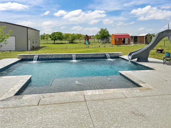 $4,500 | 208 Crest Lane, Decatur, TX 76234