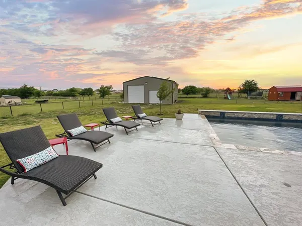 $4,500 | 208 Crest Lane, Decatur, TX 76234