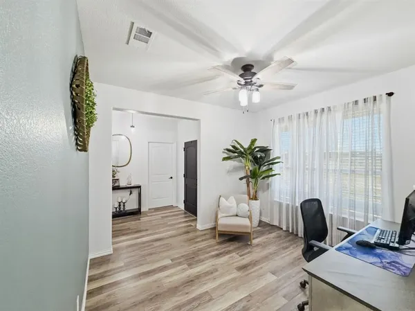 $4,500 | 208 Crest Lane, Decatur, TX 76234