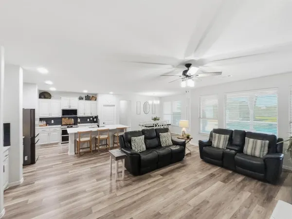 $4,500 | 208 Crest Lane, Decatur, TX 76234