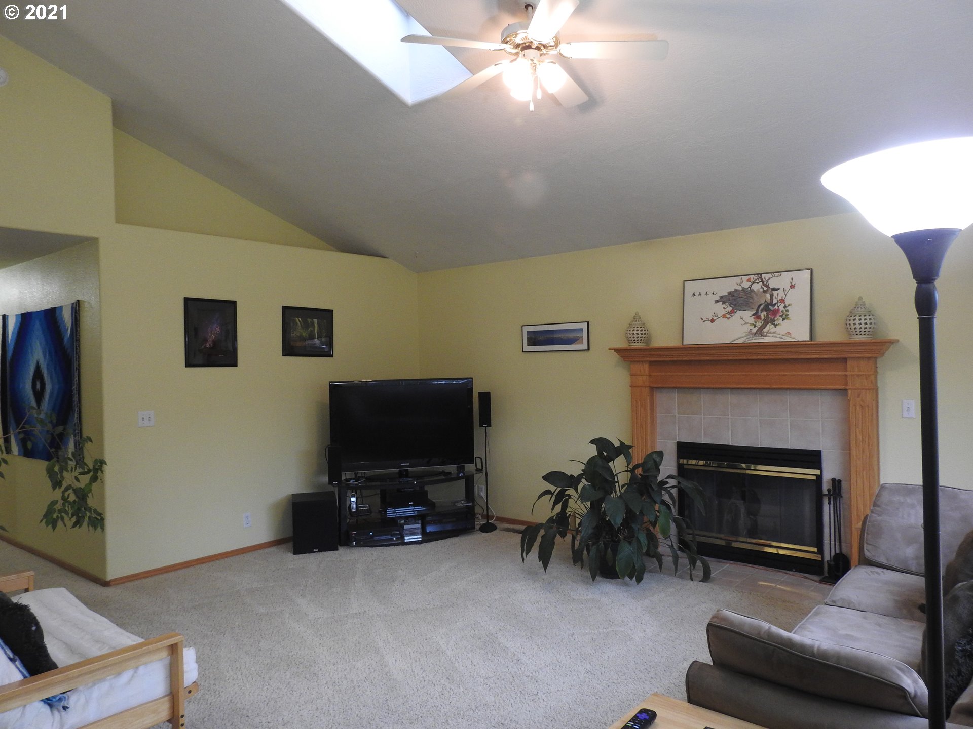 185 65th Place Springfield, OR 97478 - Photo 4 of 30