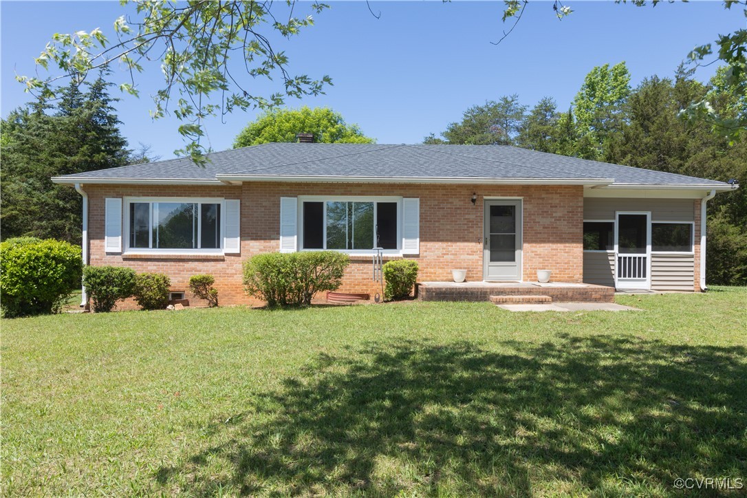 2729 Cumberland Road Farmville, VA 23901 - Photo 1 of 45 a front view of house with yard and green space