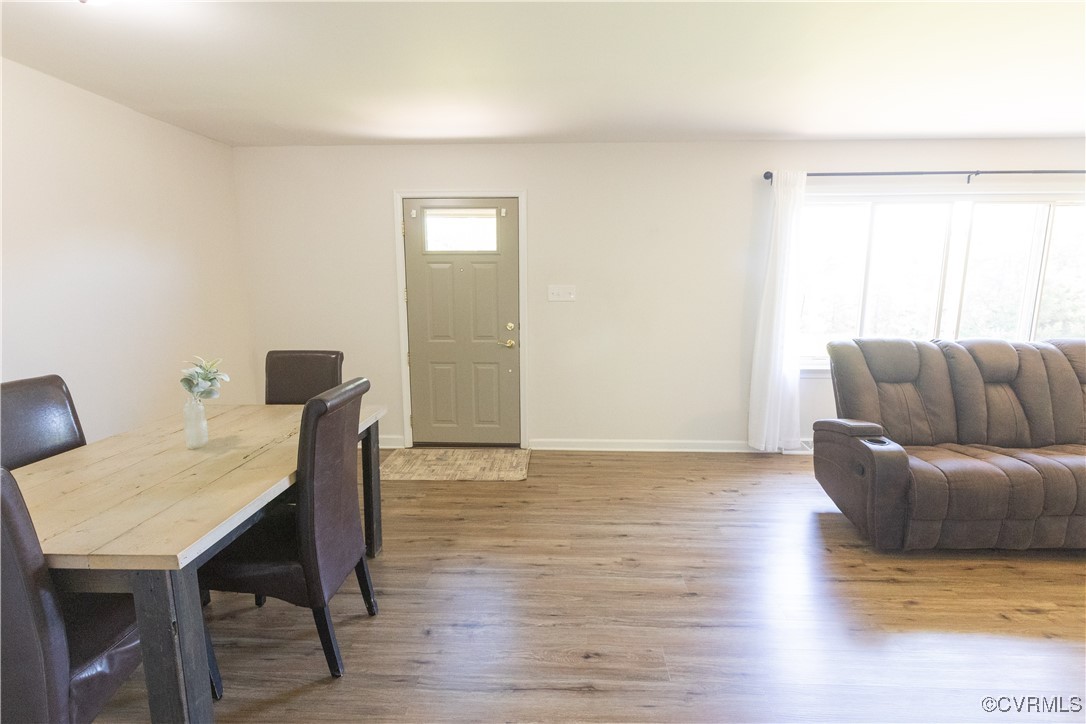 2729 Cumberland Road Farmville, VA 23901 - Photo 11 of 45 a living room with furniture and a table