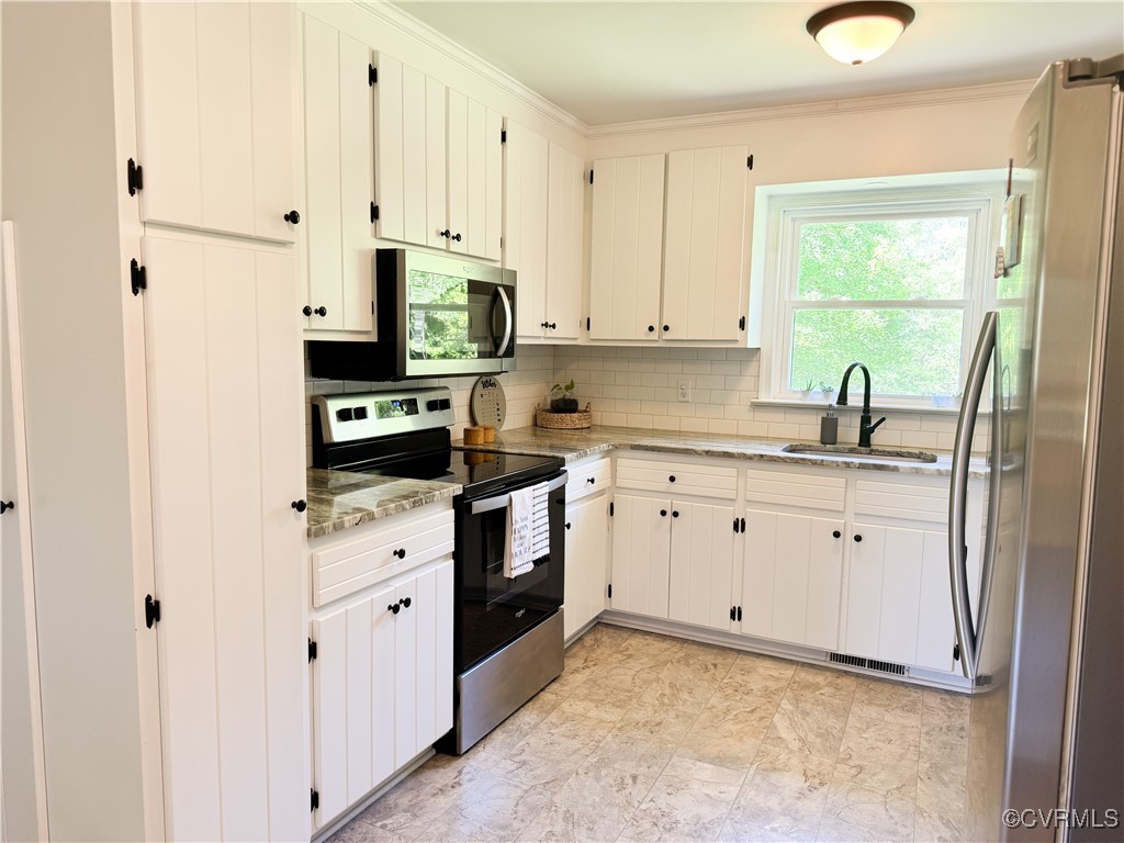 2729 Cumberland Road Farmville, VA 23901 - Photo 17 of 45 a kitchen with stainless steel appliances white cabinets and a sink