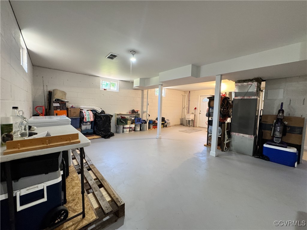 2729 Cumberland Road Farmville, VA 23901 - Photo 41 of 45 a room with lots of gym equipment
