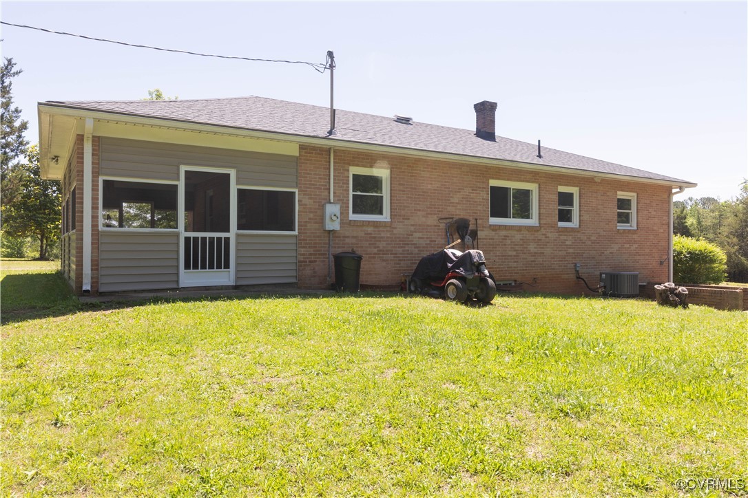 2729 Cumberland Road Farmville, VA 23901 - Photo 5 of 45 a house view with swimming pool in front of it