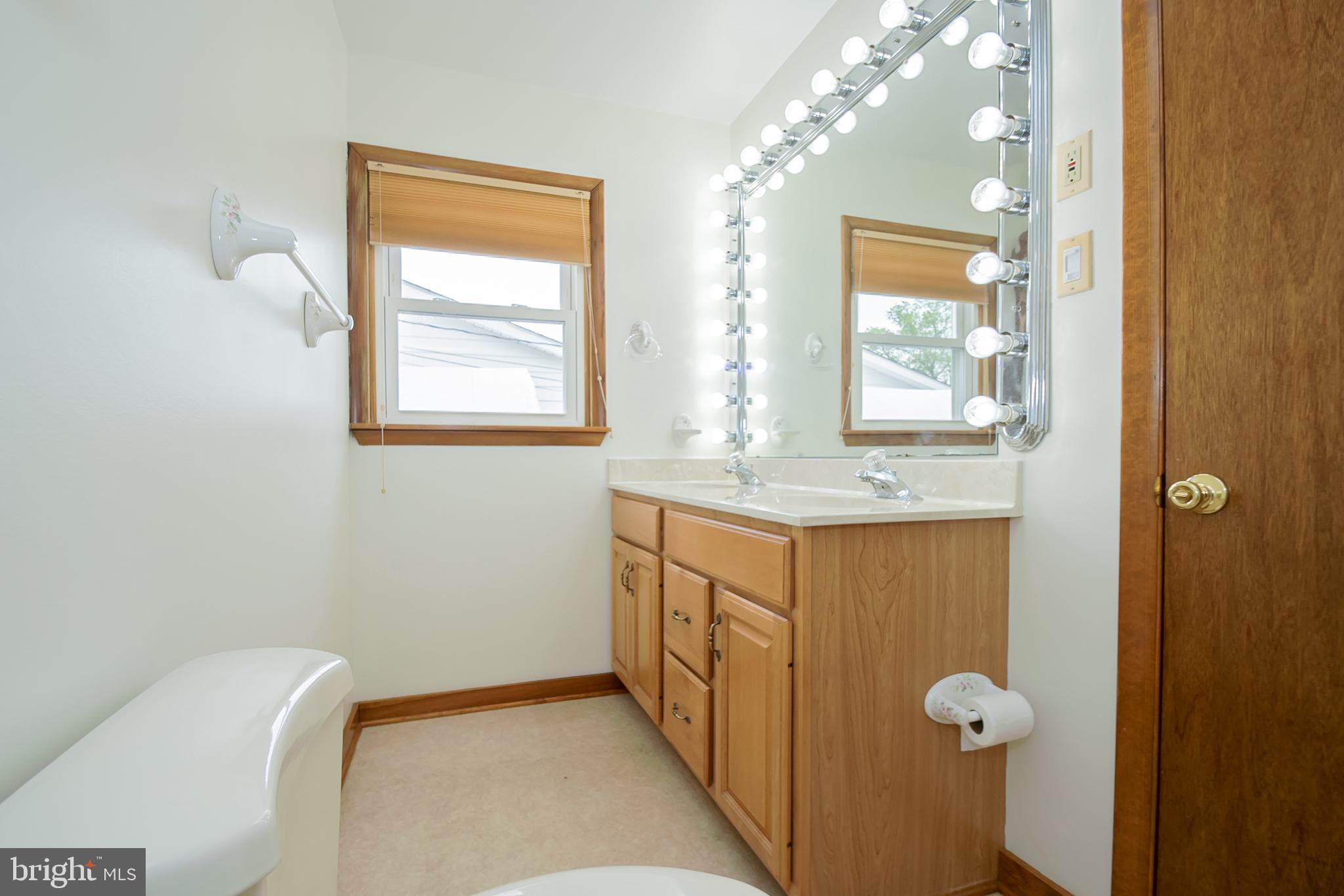 19 Freeport Road New Castle, DE 19720 - Photo 14 of 27 Bathroom