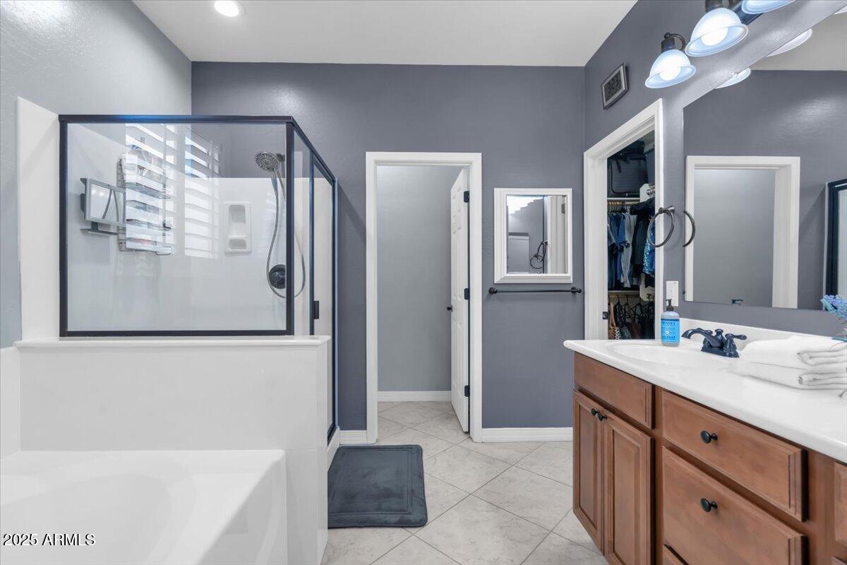 3214 North Springfield Street Buckeye, AZ 85396 - Photo 21 of 64 a bathroom with a tub sink and mirror