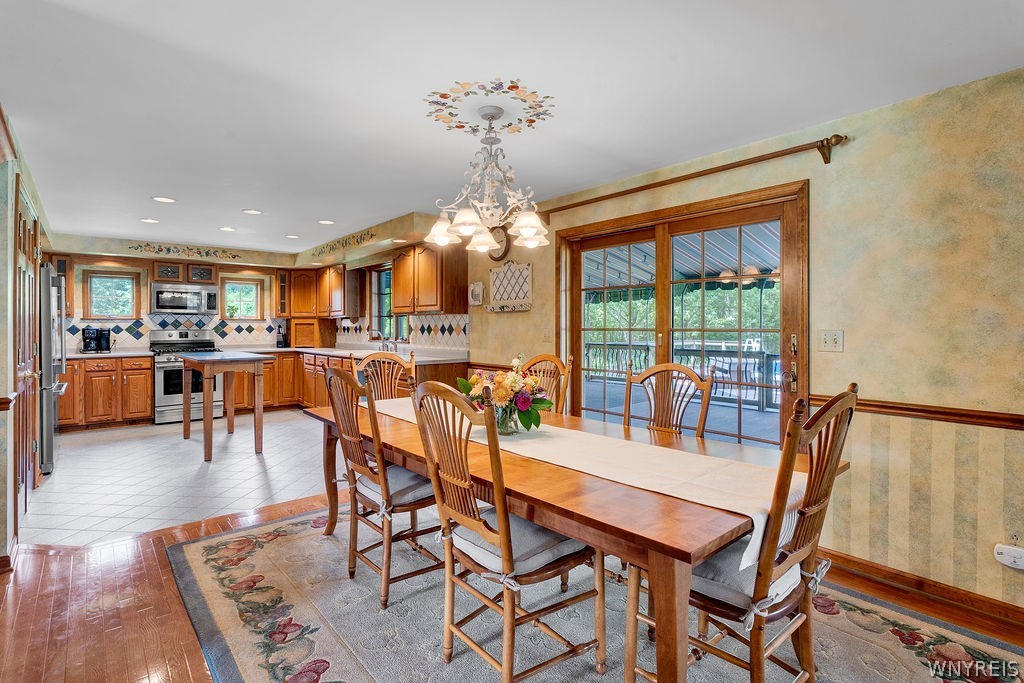 4815 Tonawanda Creek Road Pendleton, NY 14120 - Photo 17 of 49 Dinning area