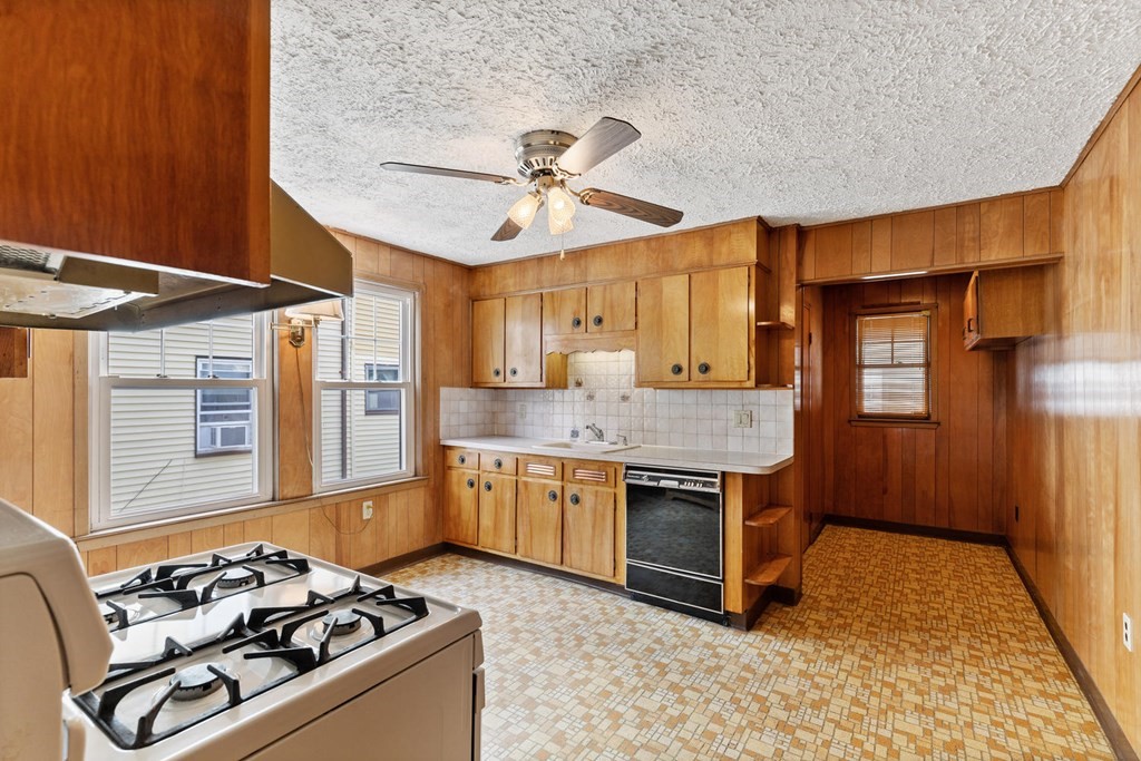 29-31 Winthrop Road Everett, MA 02149 - Photo 5 of 30 Gallery Image 5