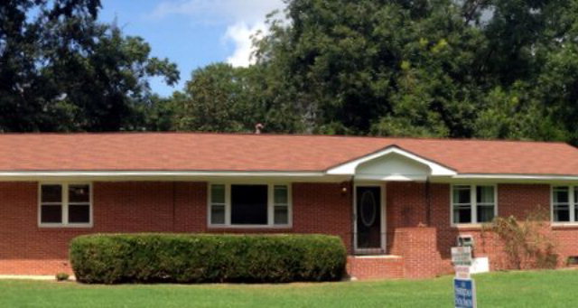 2887 Estates Road Macon, GA 31216 - Photo 1 of 1 a front view of a house with garden
