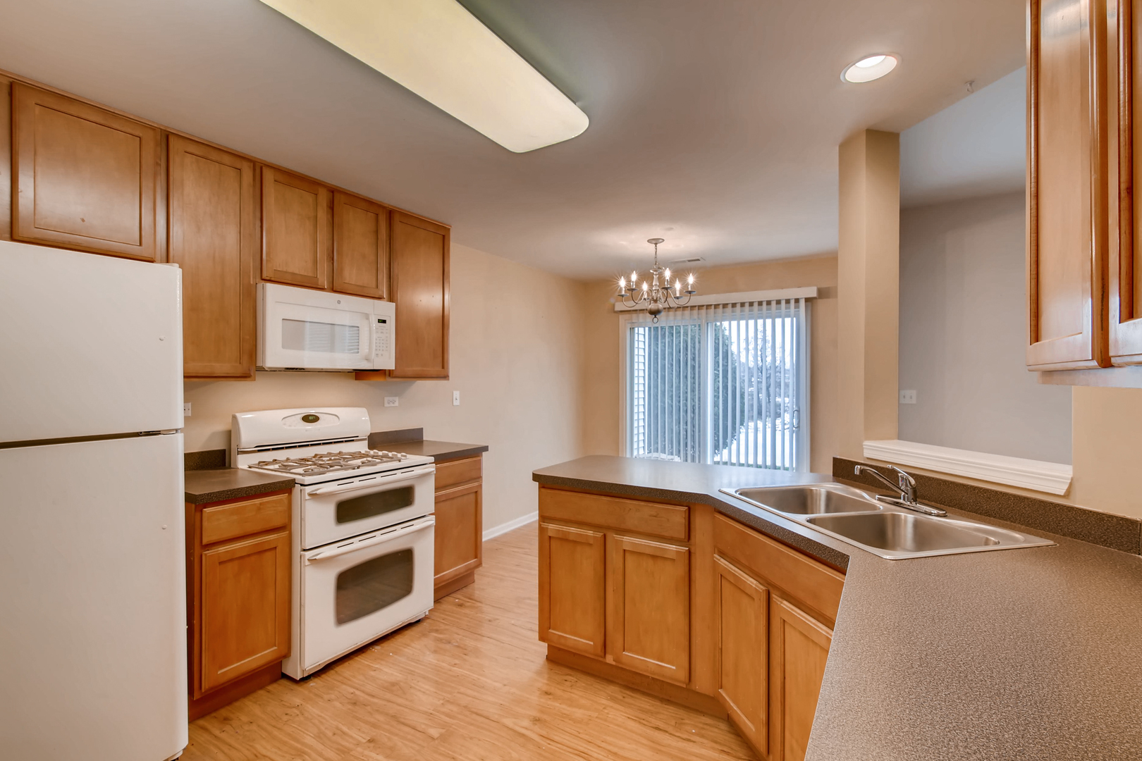 413 Metropolitan Street, Unit 413 Aurora, IL 60502 - Photo 6 of 14