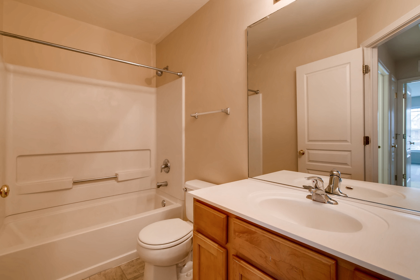 413 Metropolitan Street, Unit 413 Aurora, IL 60502 - Photo 10 of 14