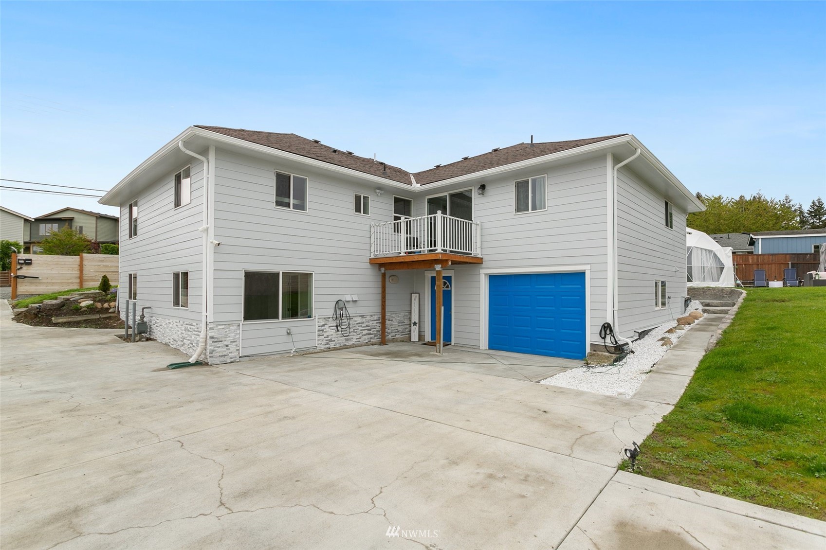 16543 Benson Road South Renton, WA 98055 - Photo 39 of 40 a view of a house with a patio