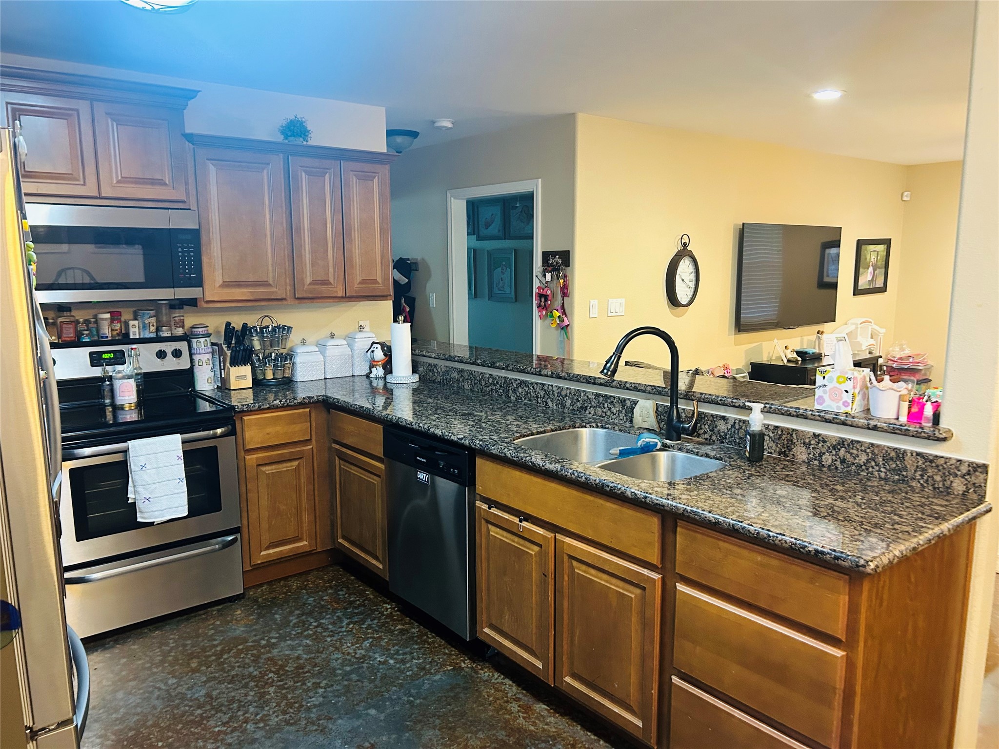 319 Jones Street Columbus, TX 78934 - Photo 3 of 15 Kitchen