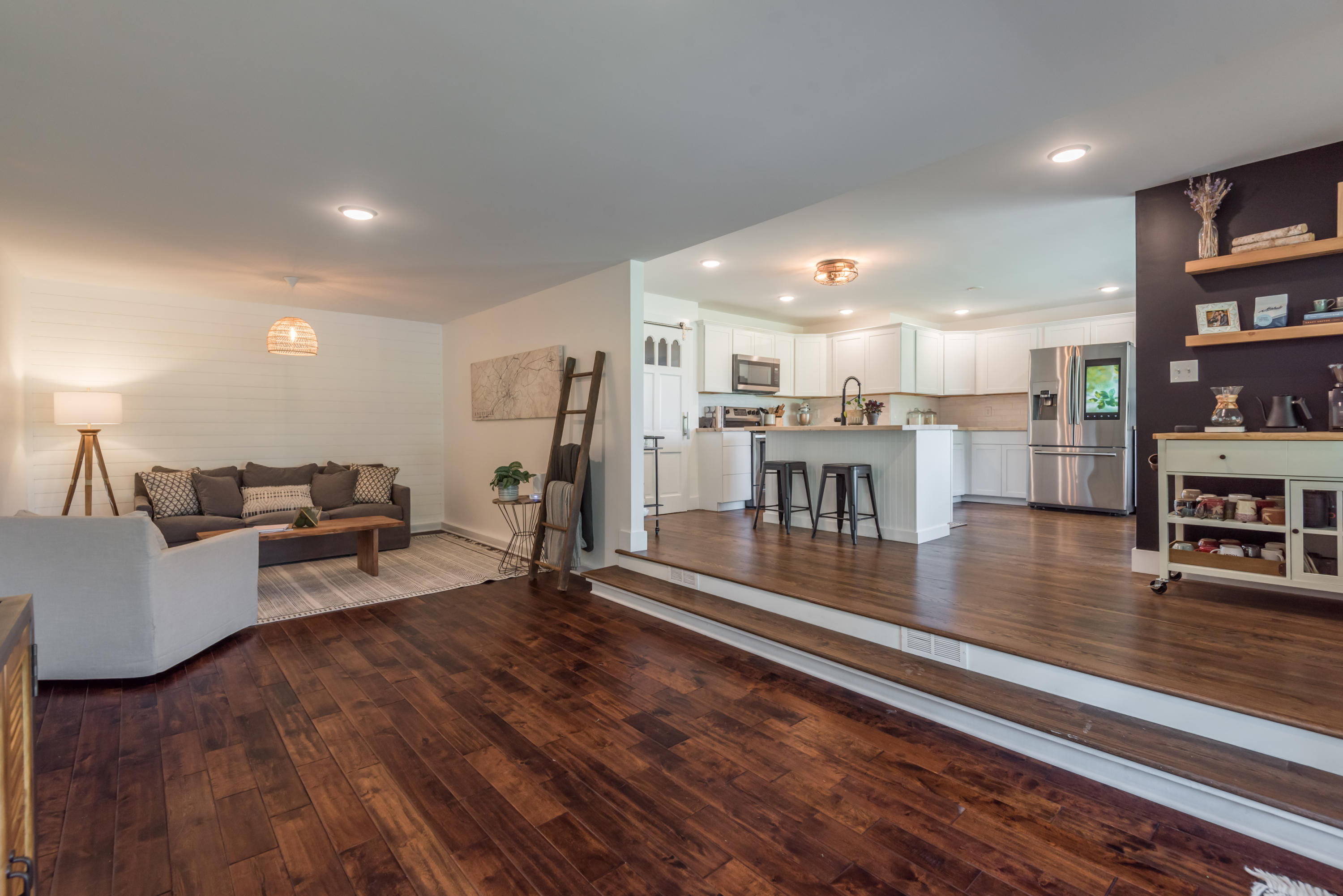 6112 Sevierville Pike Knoxville, TN 37920 - Photo 13 of 32 6112SeviervillePike-45