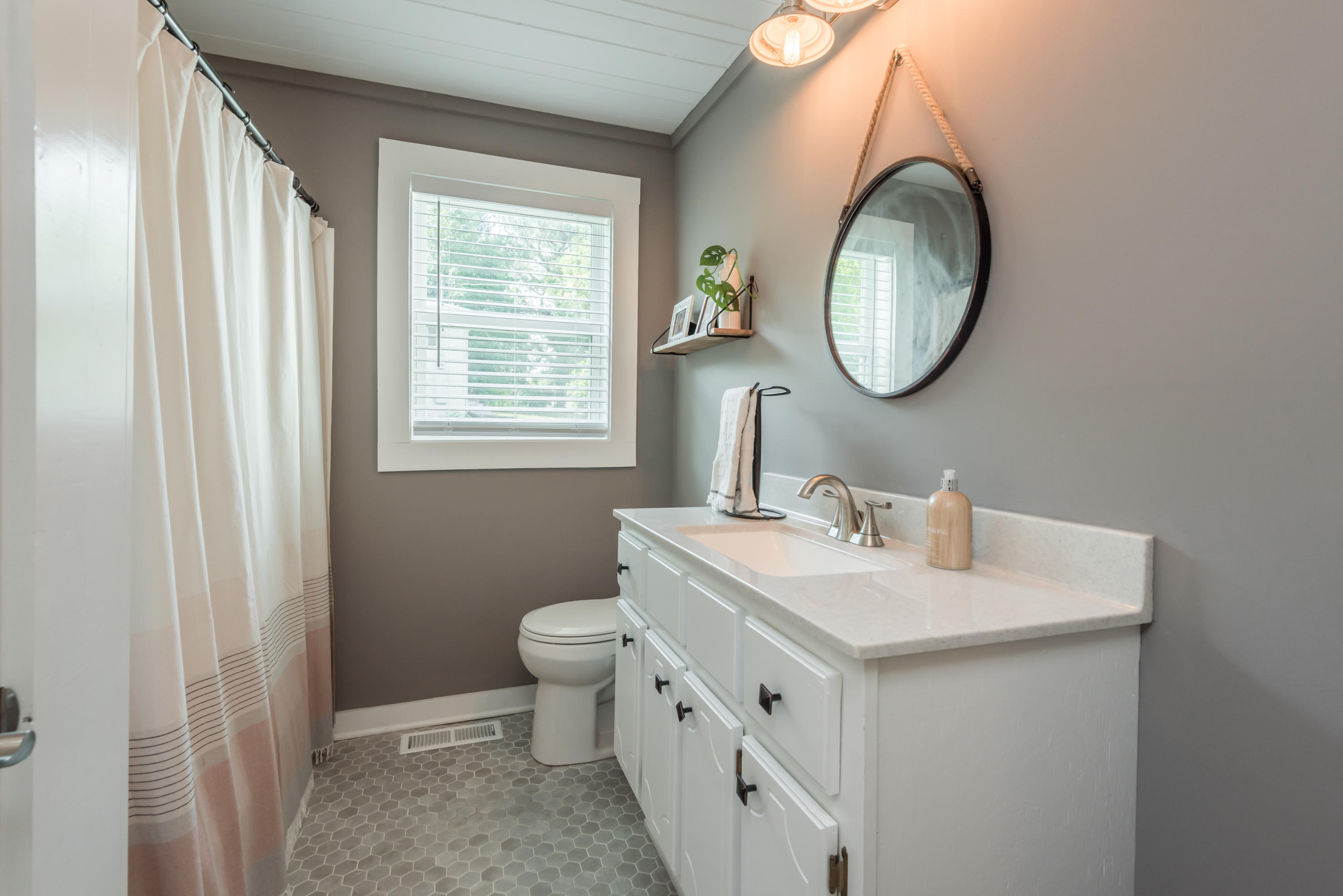 6112 Sevierville Pike Knoxville, TN 37920 - Photo 20 of 32 6112SeviervillePike-24