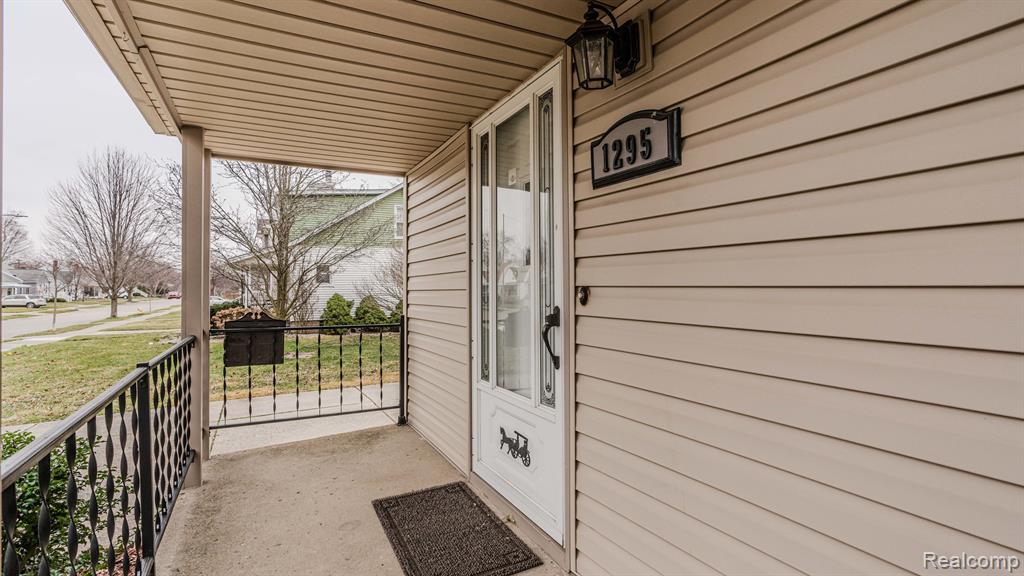 1295 Columbia Road Berkley, MI 48072 - Photo 4 of 53