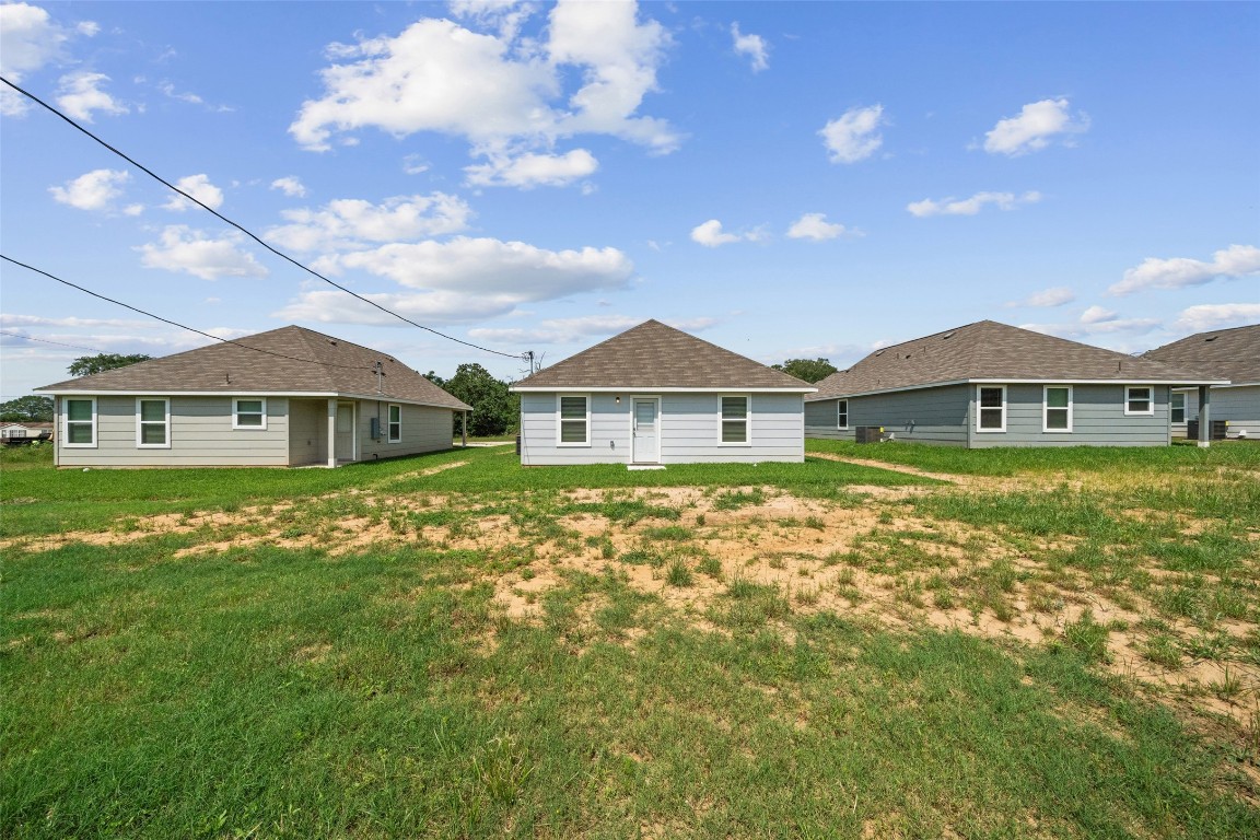 1434 25th Street Hempstead, TX 77445 - Photo 18 of 20 a front view of a house with garden