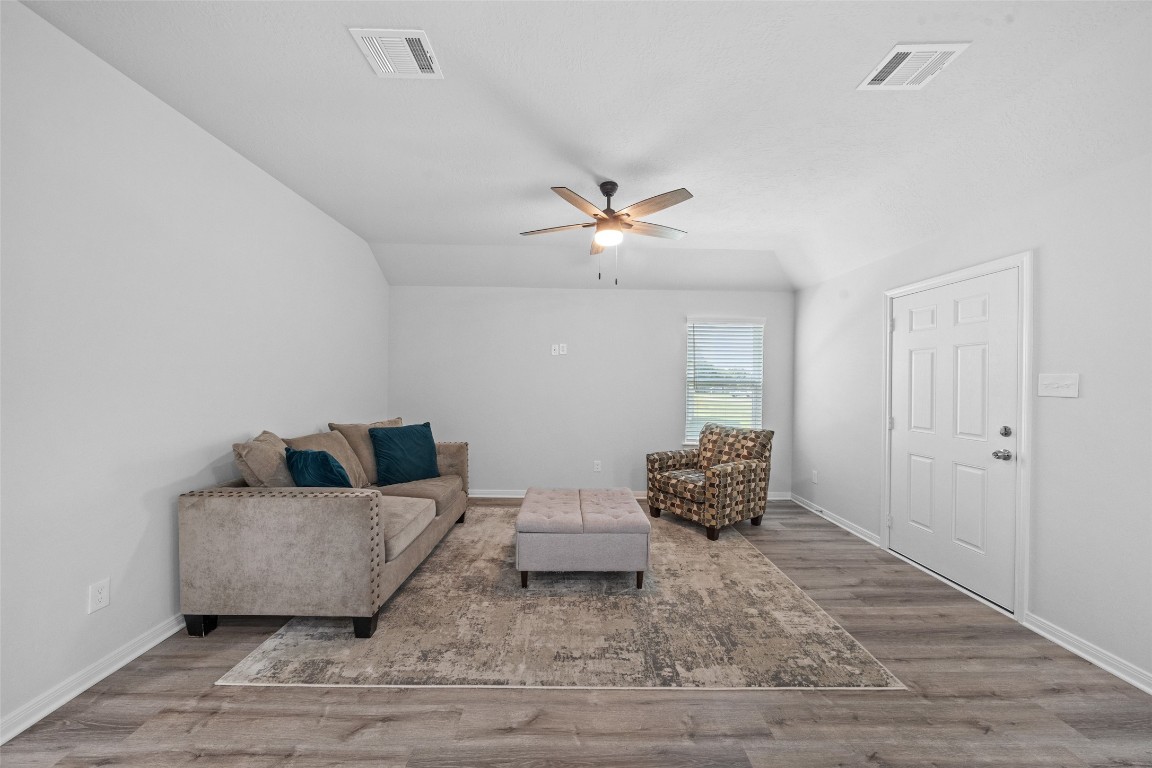 1434 25th Street Hempstead, TX 77445 - Photo 4 of 20 a living room with furniture and a ceiling fan
