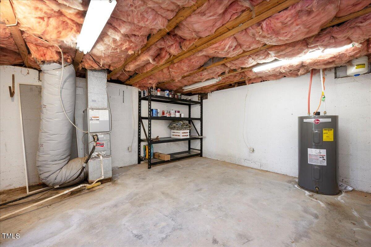 3501 Mill Run Raleigh, NC 27612 - Photo 22 of 24 a view of empty room with ceiling fan
