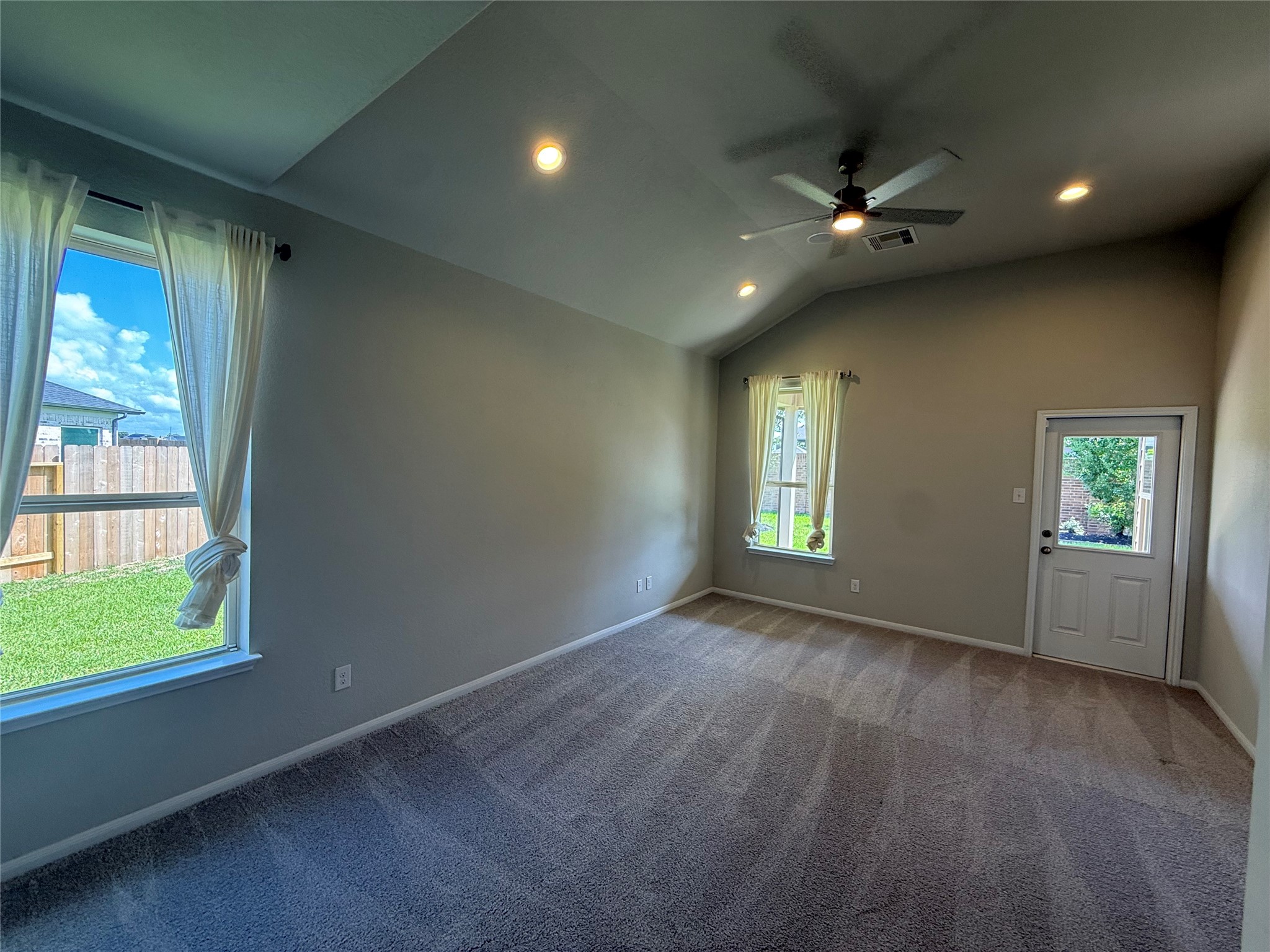 8827 Early Morning Way Rosharon, TX 77583 - Photo 5 of 6 Gallery Image 5