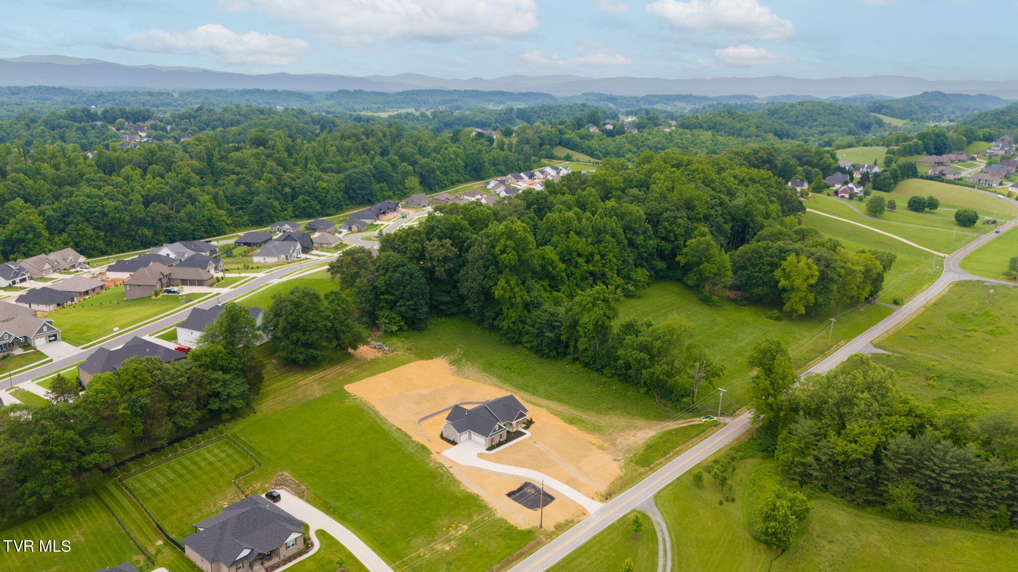 138 Boones Station Road Johnson City, TN 37615 - Photo 11 of 51 44-web-or-mls-DJI_20240119054503_0283_D-