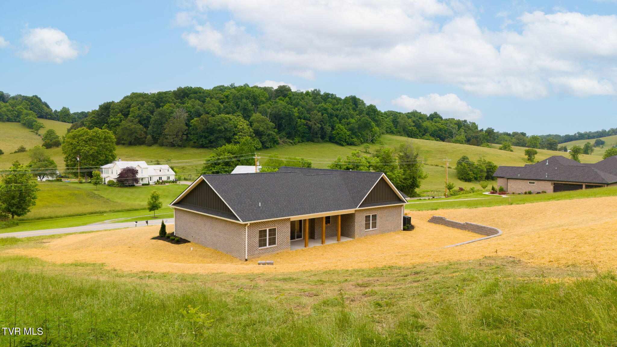 138 Boones Station Road Johnson City, TN 37615 - Photo 14 of 51 45-web-or-mls-DJI_20240119054351_0279_D-