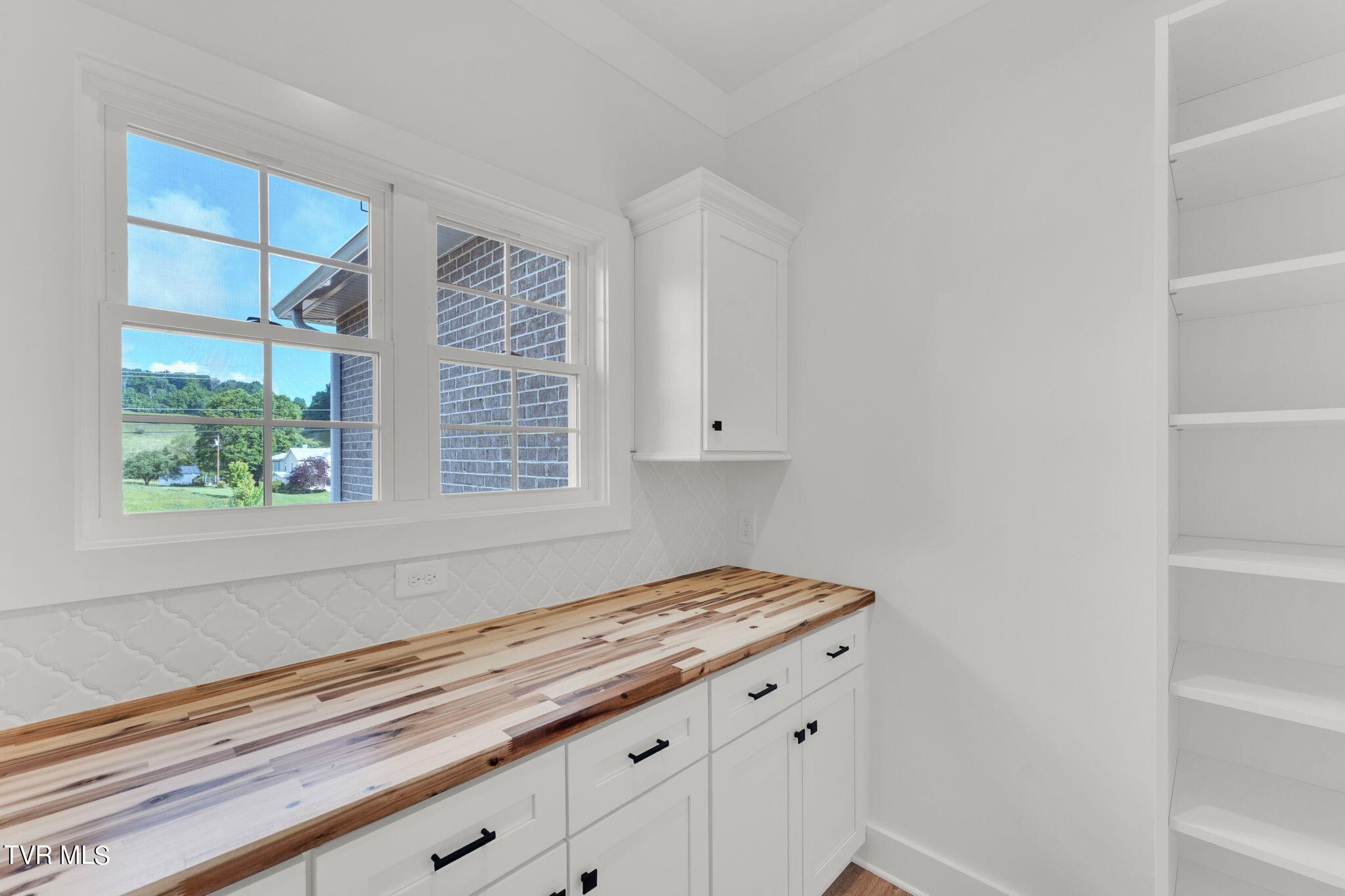 138 Boones Station Road Johnson City, TN 37615 - Photo 23 of 51 Butlers pantry