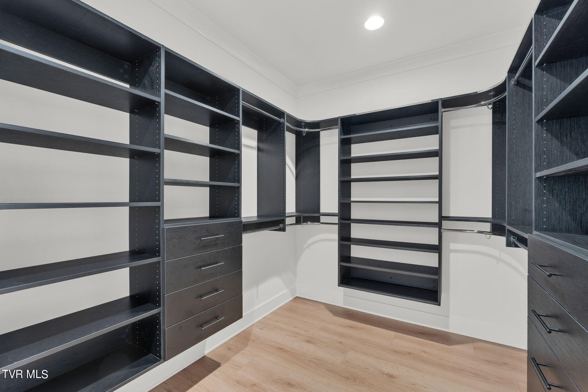 138 Boones Station Road Johnson City, TN 37615 - Photo 42 of 51 Primary custom closet