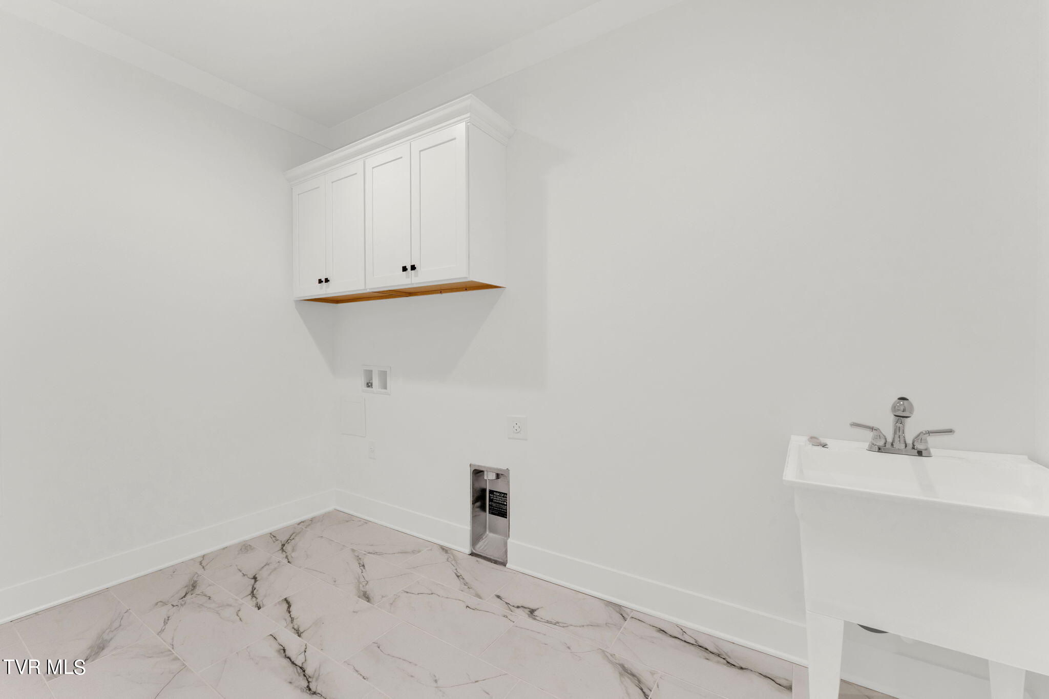 138 Boones Station Road Johnson City, TN 37615 - Photo 49 of 51 Large laundry room