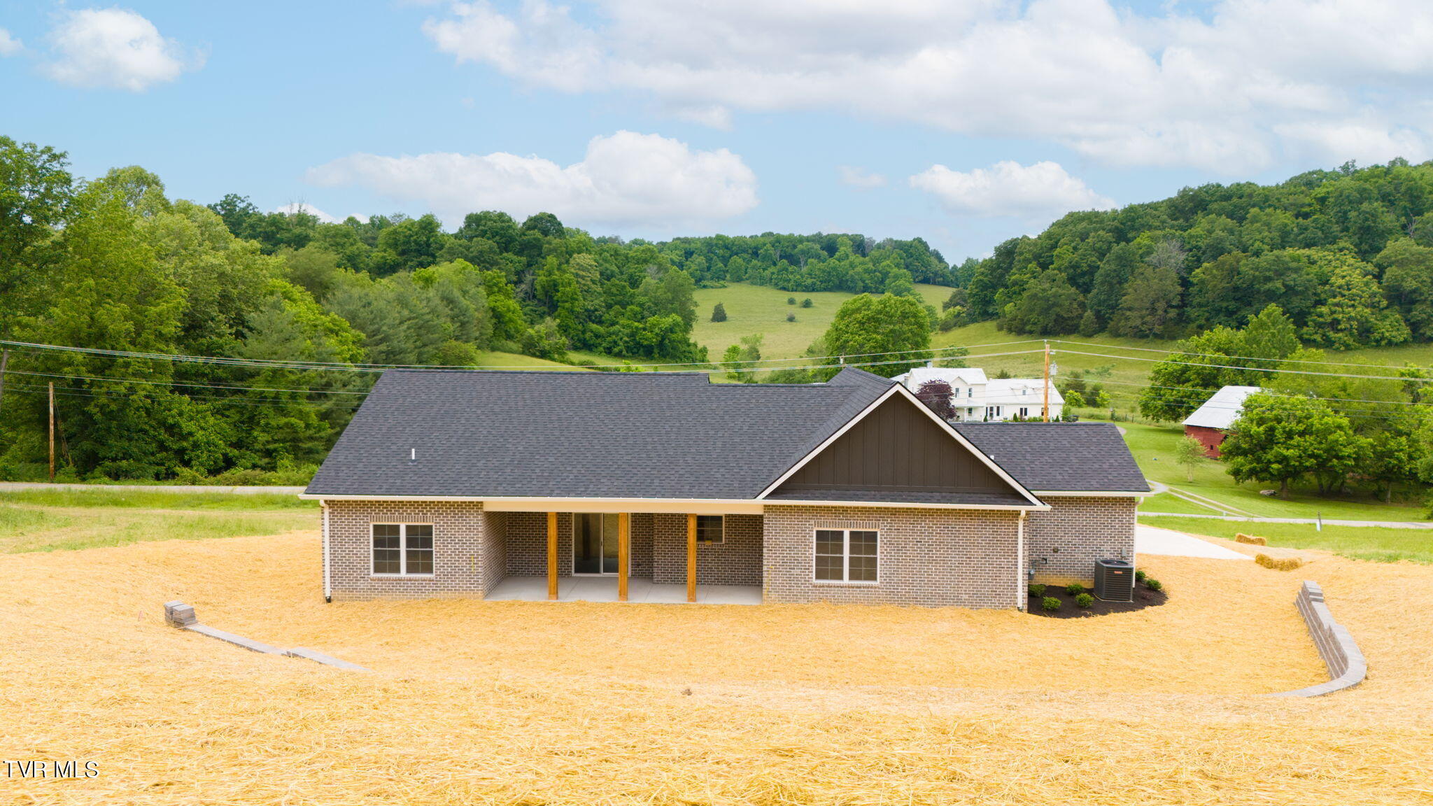 138 Boones Station Road Johnson City, TN 37615 - Photo 5 of 51 41-web-or-mls-DJI_20240119054340_0276_D-
