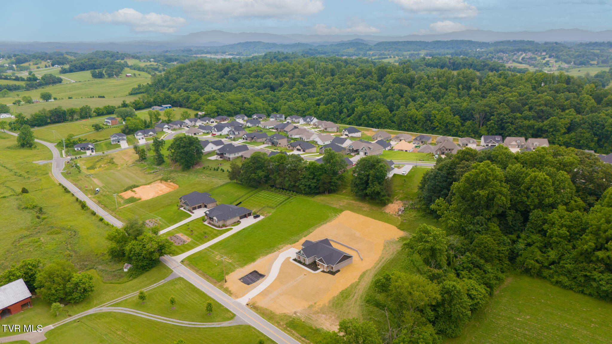 138 Boones Station Road Johnson City, TN 37615 - Photo 8 of 51 43-web-or-mls-DJI_20240119054550_0287_D-