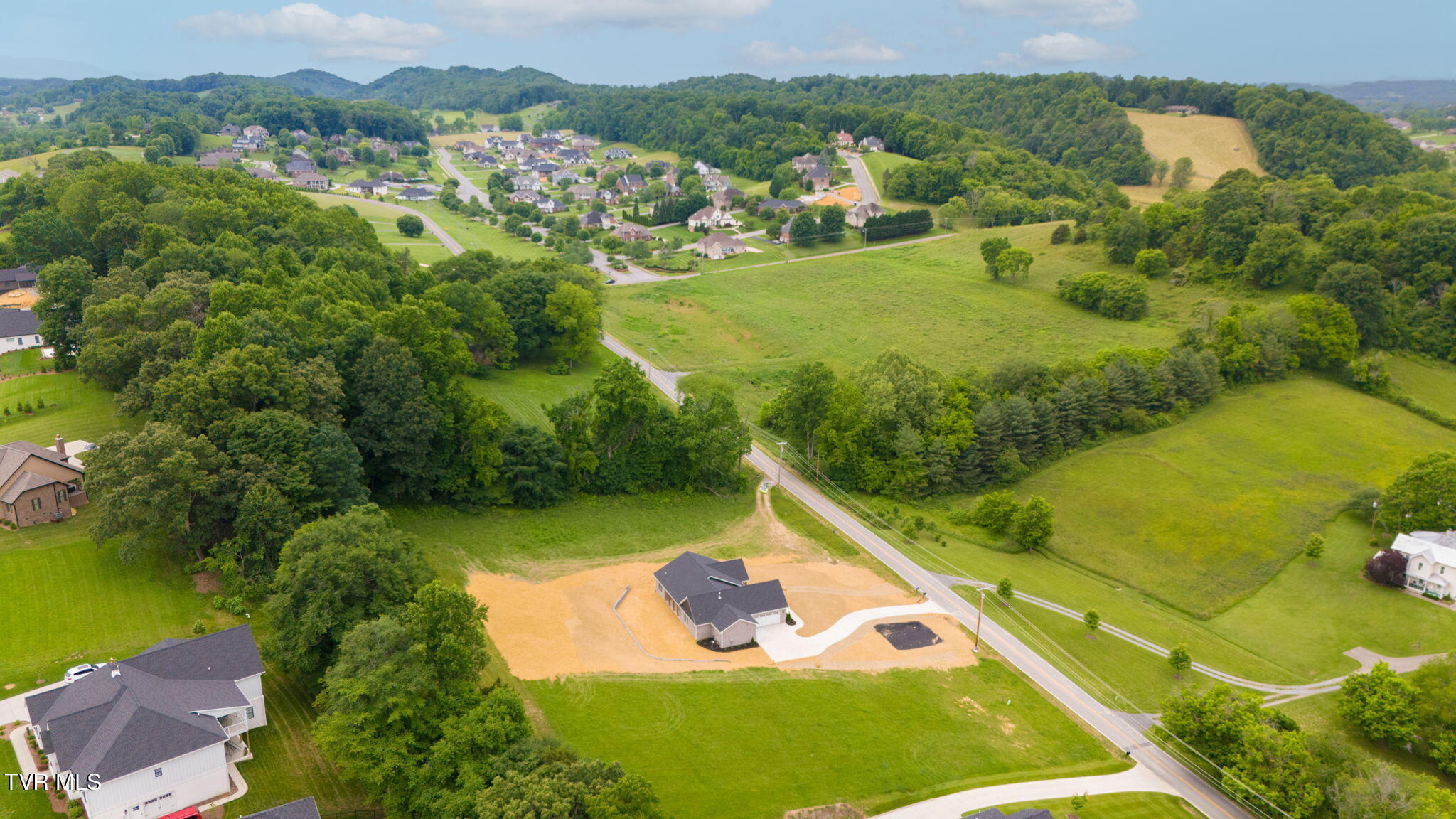 138 Boones Station Road Johnson City, TN 37615 - Photo 10 of 51 49-web-or-mls-DJI_20240119054815_0305_D-