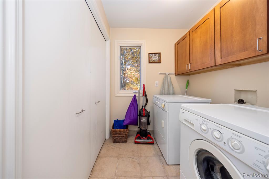 4326 Commerce Road West Bloomfield, MI 48324 - Photo 54 of 75