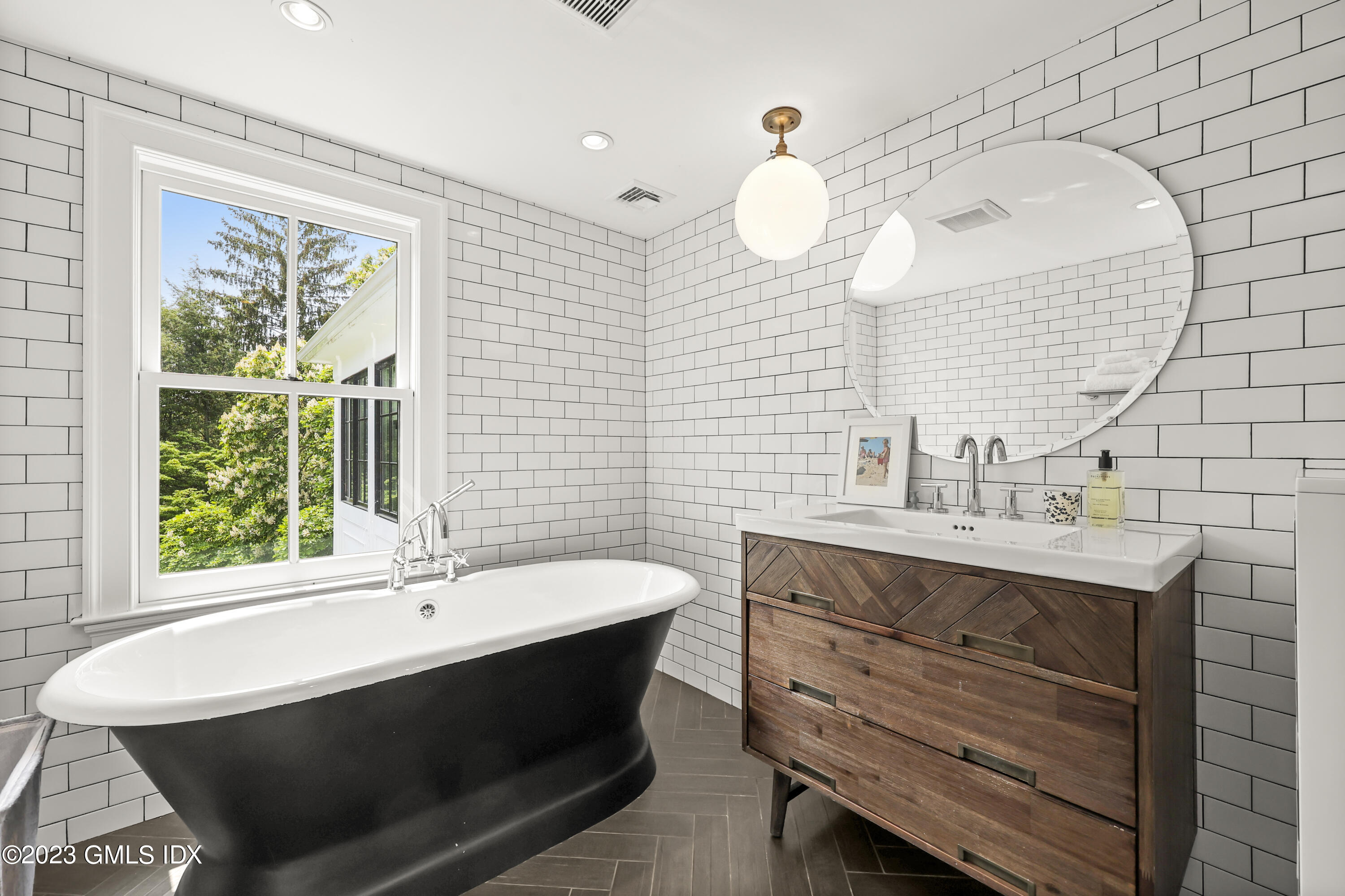 276 East Middle Patent Road Greenwich, CT 06831 - Photo 18 of 25 276 E Middle Patent Rd-print-032-031-033