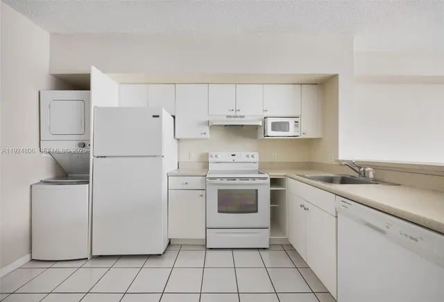 $2,000 | 5085 Northwest 7th Street, Unit PH12, Miami, FL 33126