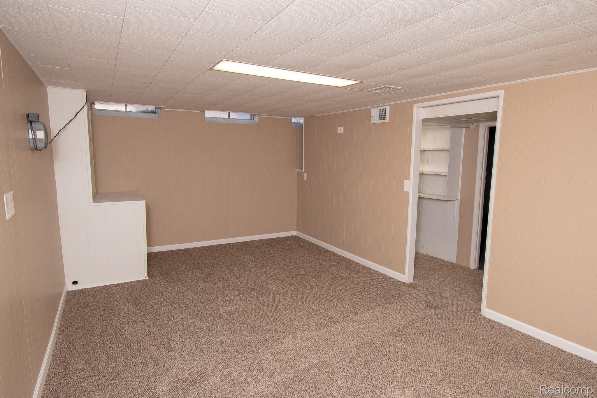 11024 Chicago Road Warren, MI 48093 - Photo 38 of 47 DSC_3623.jpg