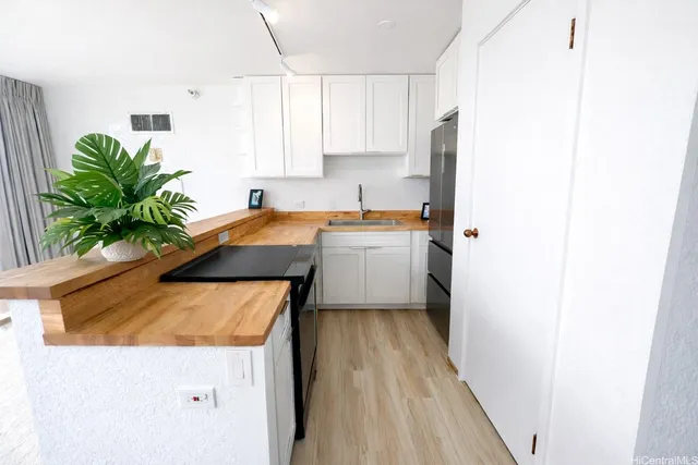 $4,000 | 300 Wai Nani Way, Unit I1801, Honolulu, HI 96815
