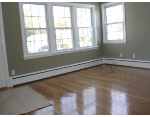 5 Gloucester Road Grafton, MA 01536 - Photo 2 of 12 Gallery Image 2