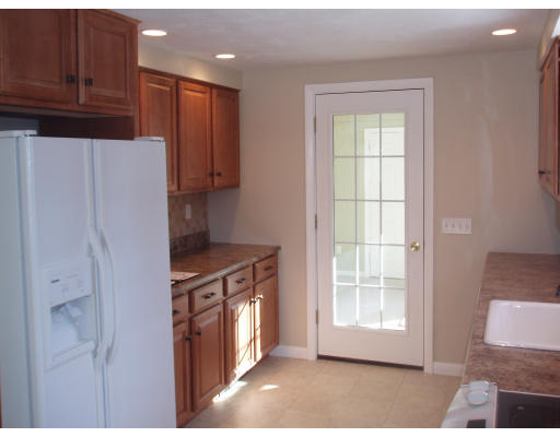 5 Gloucester Road Grafton, MA 01536 - Photo 4 of 12 Gallery Image 4