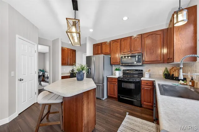 $450,000 | 1933 Providence Estate Drive, Wentzville, MO 63385