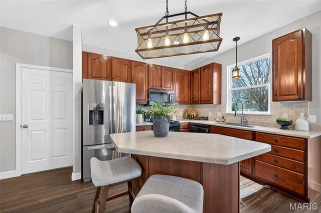 $450,000 | 1933 Providence Estate Drive, Wentzville, MO 63385