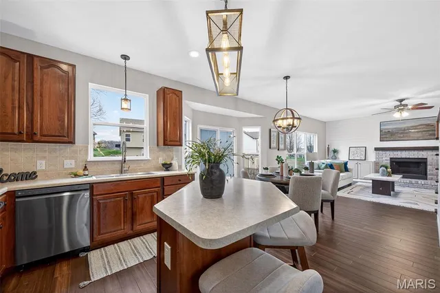 $450,000 | 1933 Providence Estate Drive, Wentzville, MO 63385