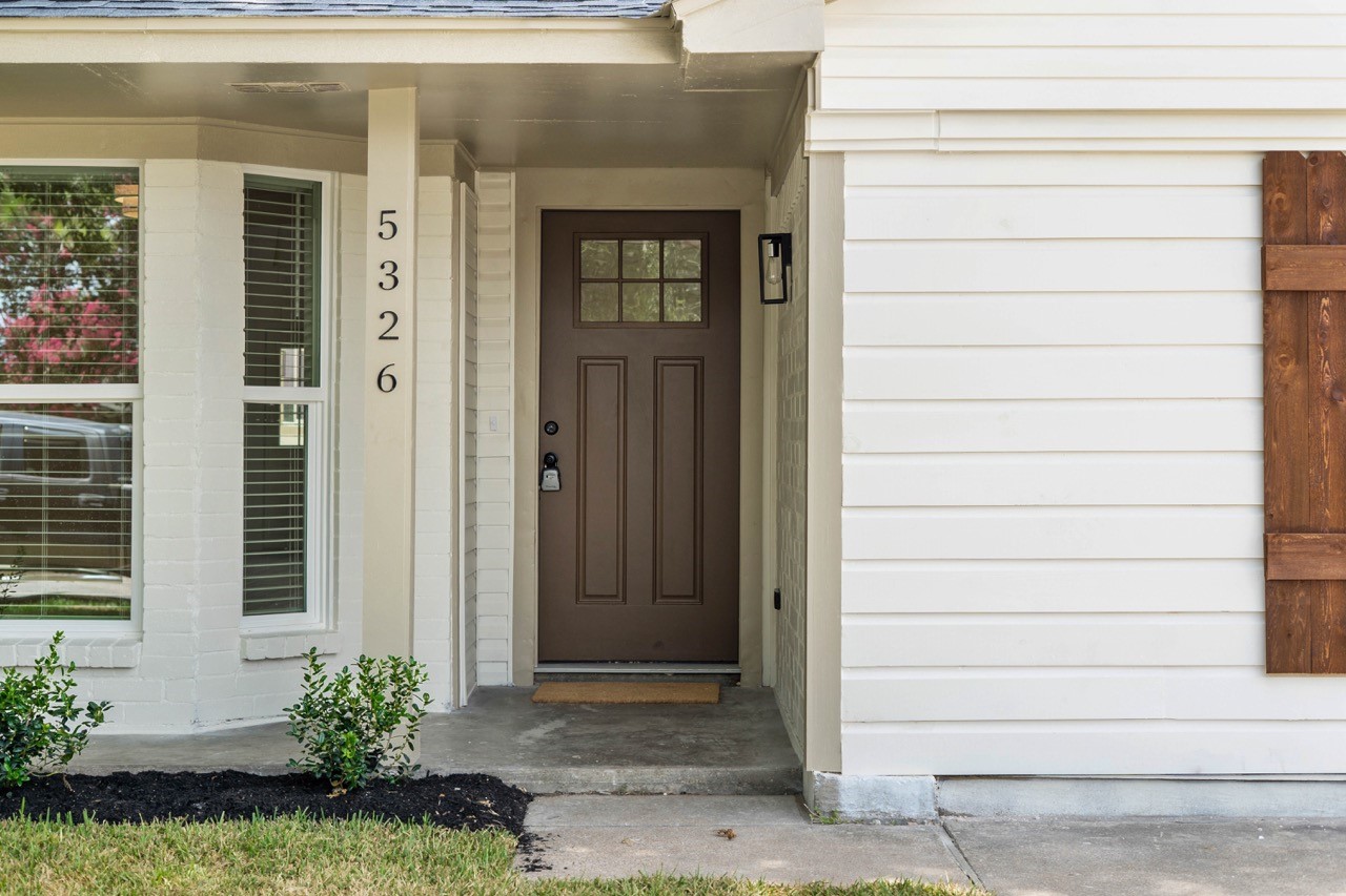 5326 Findlay Drive Pasadena, TX 77505 - Photo 5 of 50 Inviting front entry with updated door and covered porch.