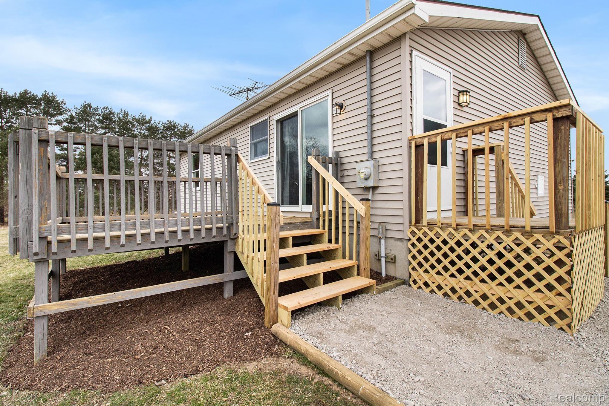 9382 Beard Road Byron, MI 48418 - Photo 8 of 35 5.jpg