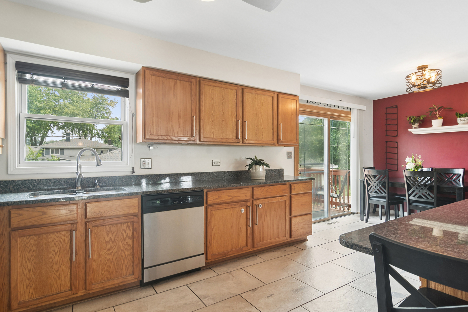 117 Evergreen Street Addison, IL 60101 - Photo 8 of 26 Gallery Image 8